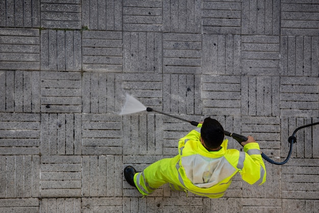 Revitalize Your Building’s Exterior with Neon Clean